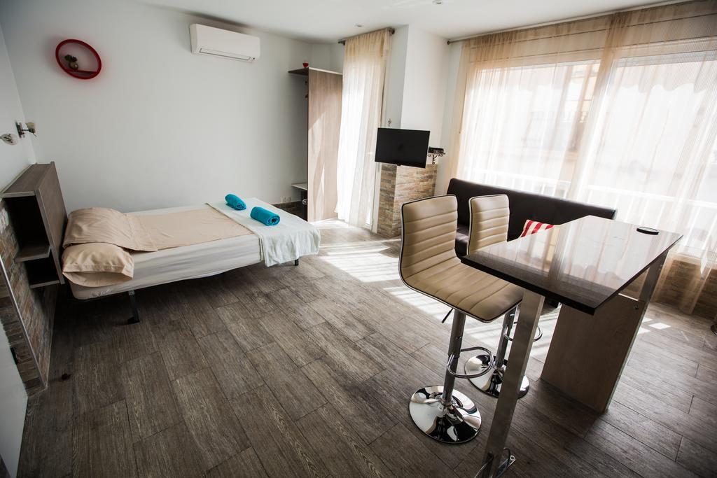 Apartamentos Bcntourism Pineda de Mar Bagian luar foto