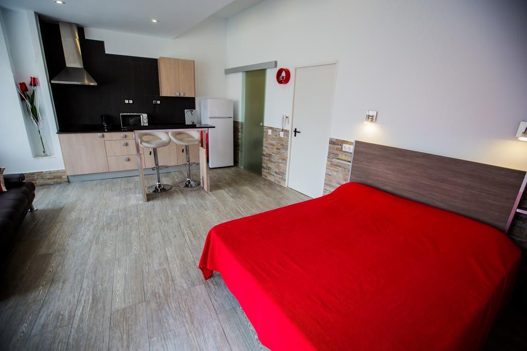 Apartamentos Bcntourism Pineda de Mar Bagian luar foto